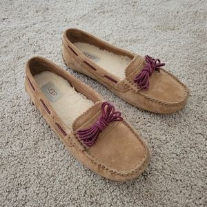 Ugg Chestnut Flat with maroon laces